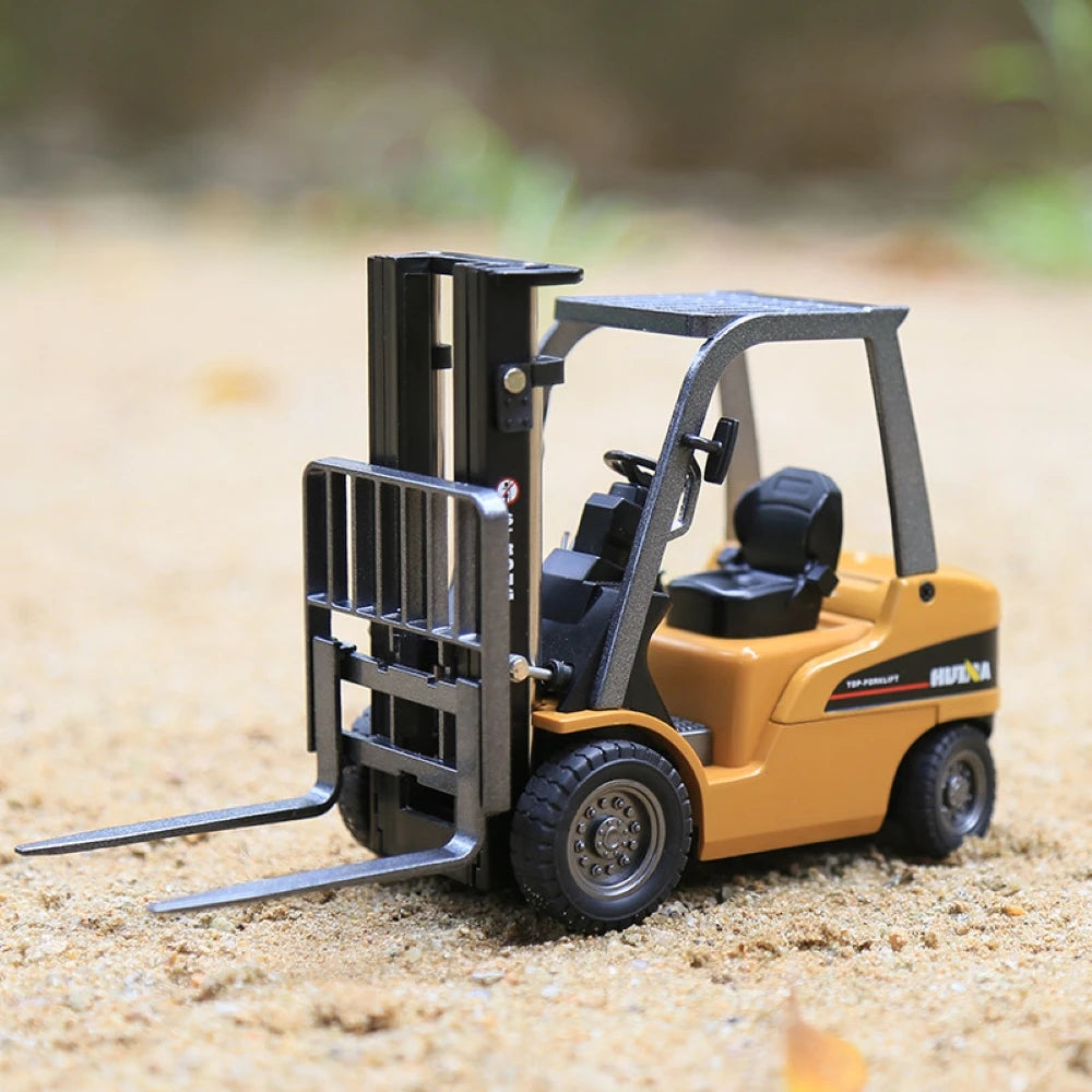 MiniBuilder™ Series– Big Adventures in Small Hands