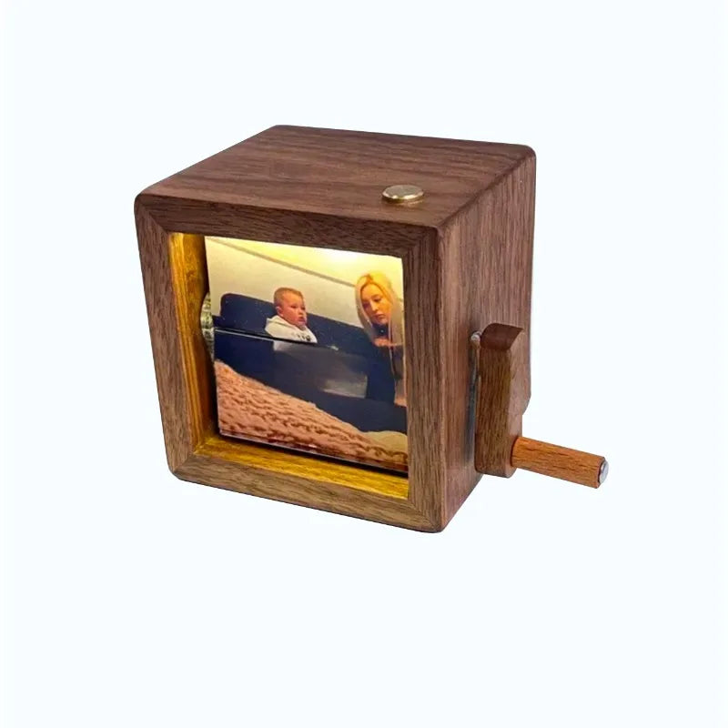 Appareil photo à feuilleter personnalisé dans un cube en bois – 8 cadres