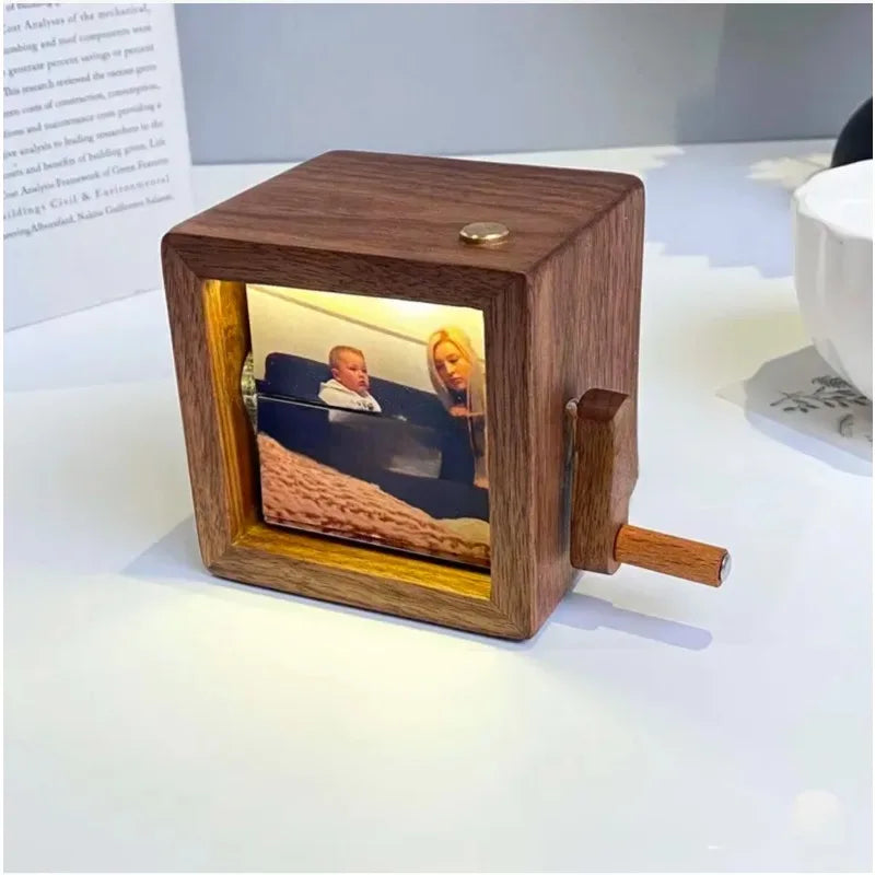 Appareil photo à feuilleter personnalisé dans un cube en bois – 8 cadres