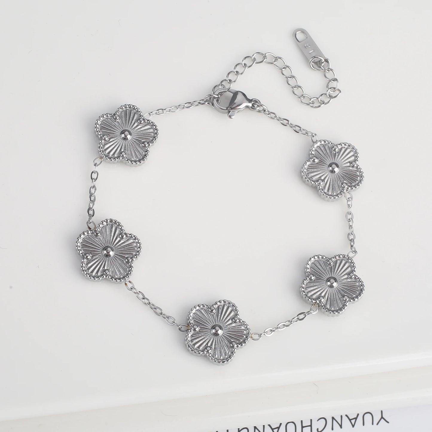 LuxeClover™ – Pulsera de acero inoxidable de cinco hojas para mujer 