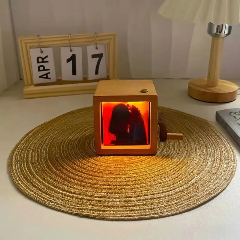 Appareil photo à feuilleter personnalisé dans un cube en bois – 8 cadres