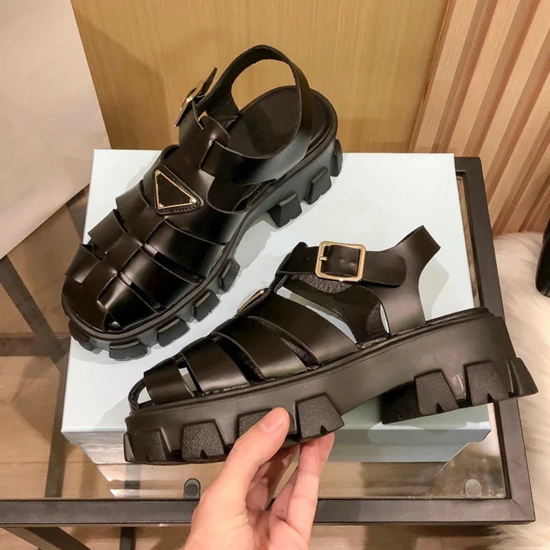 ViperGlam™ – Sandales compensées à plateforme et imprimé serpent 