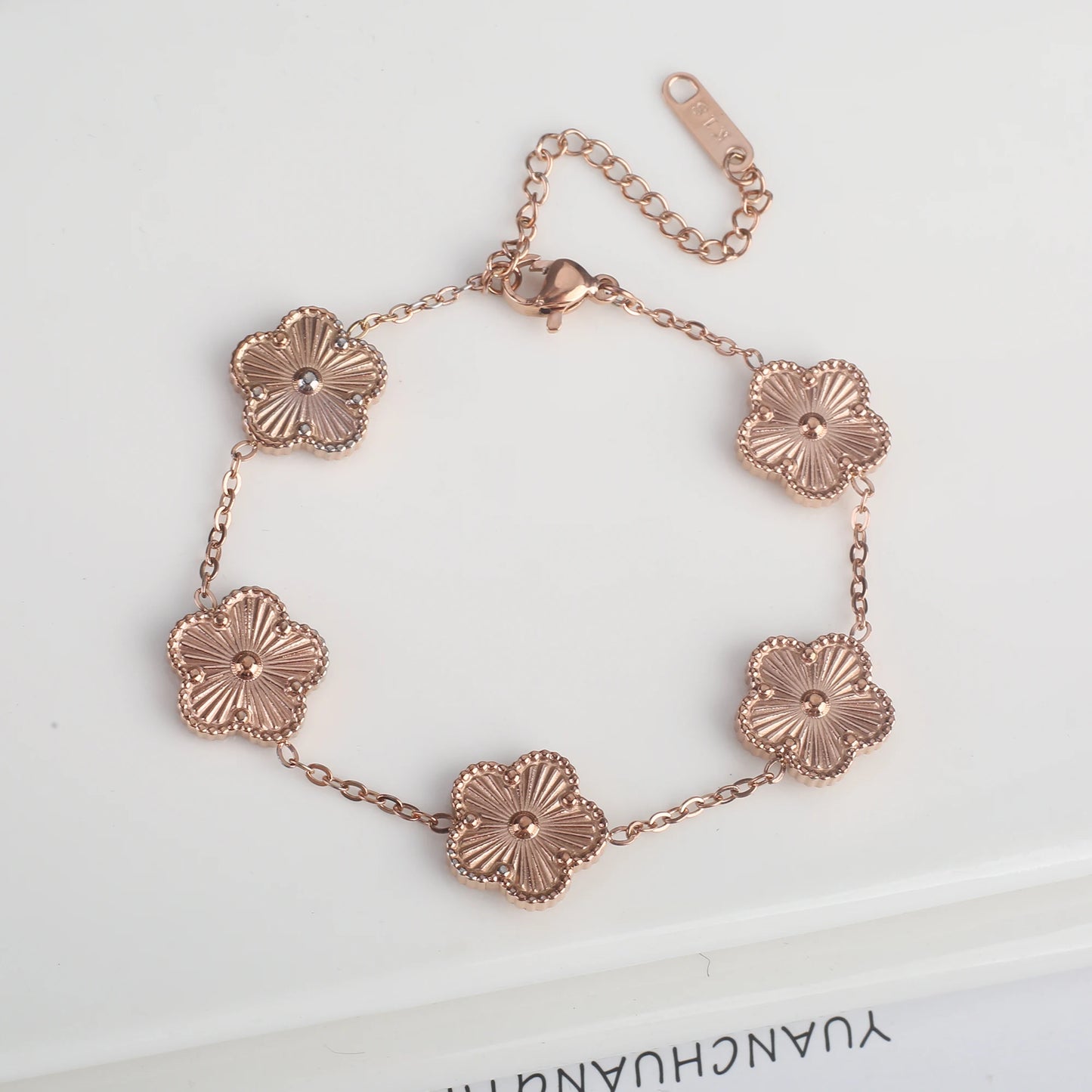 LuxeClover™ – Pulsera de acero inoxidable de cinco hojas para mujer 